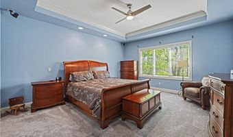 560 Club Dr, Aurora, OH 44202