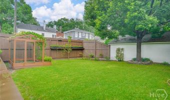 14 E 54th St, Savannah, GA 31405