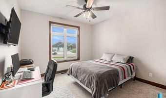 1604 W River Bend St, Brandon, SD 57005