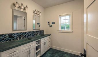 917 McDonald Dr, Amsterdam, NY 12070