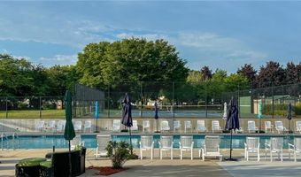 933 Williamsburg Cir, Warwick, RI 02886
