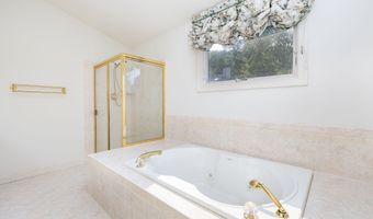 16 Thistle Holw 16, Avon, CT 06001