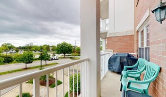 701 W Rand Rd 227, Arlington Heights, IL 60004