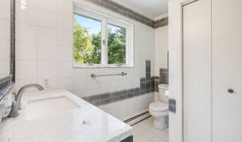12 Thunder Dr, Alloway, NJ 07418