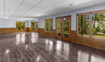 2 Echowood Dr, Algonquin, IL 60102