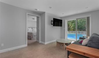 27 Christine Dr, Barrington, RI 02806