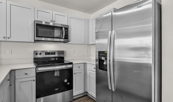 211 Maddox Dr, Aberdeen, NC 28315