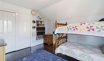 26 Oakland Ave, Cranston, RI 02910