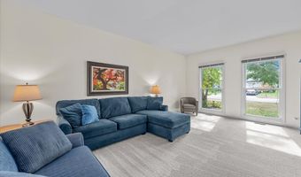 1820 Crofton Dr, Algonquin, IL 60102