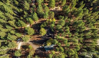 9734 Moore Dr, Cascade, ID 83611