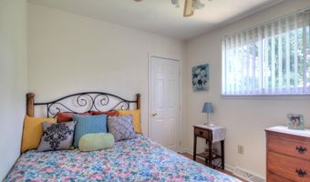 2 CLARK Dr, Barrington, NJ 08007