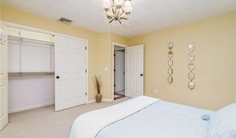 36 Beauchamp Dr, North Kingstown, RI 02874