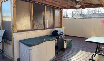 32 Park Ave 6, Amityville, NY 11701