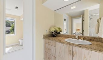 2 Martingale Ln, Narragansett, RI 02882