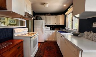 11 Tozier St, Belfast, ME 04915