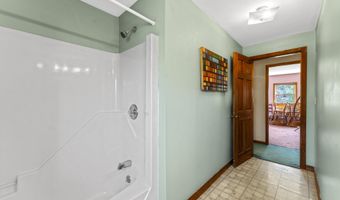 252 Meadowhill Rd, Manchester, ME 04351