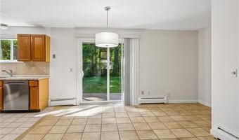 8 Cinnamon Ln, Narragansett, RI 02874