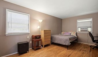 81 Elm St, Beachwood, NJ 08722