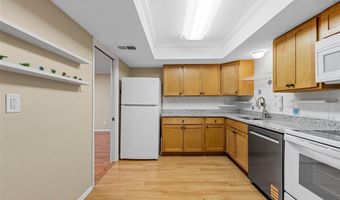 916 Claytonbrook Dr 1, Ballwin, MO 63011