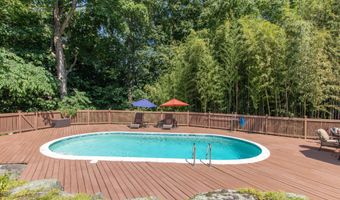 10 Steep Hollow Ln, Cos Cob, CT 06807