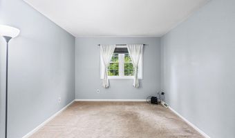 5 Woodside Dr, Albany, NY 12208
