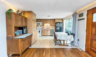 16 Clark Island Rd, Amherst, NH 03031