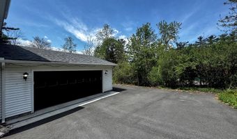 131 Pine Cir, Bennington, VT 05201
