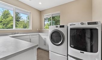 1346 Diamond Dr, Arcata, CA 95521