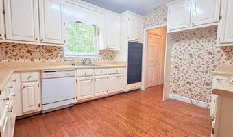1014 Crestwood Dr, Albertville, AL 35950