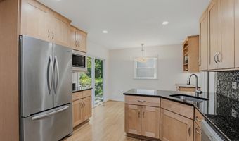 7607 MARYKNOLL Ave, Bethesda, MD 20817