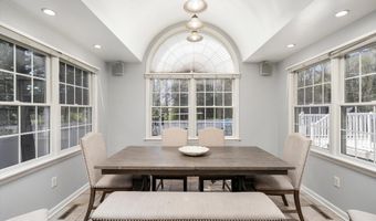 4 Twain Dr, Allentown, NJ 08501