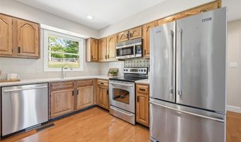 180 Spring Oaks Dr, Ballwin, MO 63011