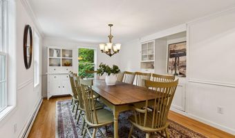 43 Lakeside Dr, Falmouth, ME 04105