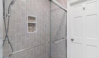 53 River Run Rd, Middletown, RI 02842