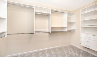 5521 Lohr Lake Dr, Ann Arbor, MI 48108