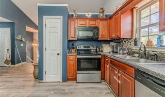 156 DOGWOOD GLEN Dr, Aragon, GA 30104