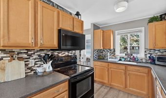 5 Robin Ln, Clinton, CT 06413