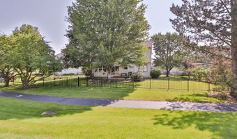 8 Hithergreen Ct, Algonquin, IL 60102