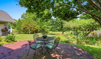 N254 MEADOWBREEZE Court, Appleton, WI 54915