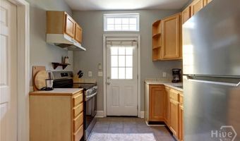 530 E Gordon Ln, Savannah, GA 31401
