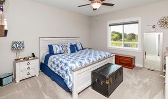 916 35th St SW, Altoona, IA 50009