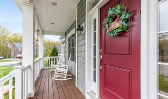 76 Woods Ln, Cranston, RI 02921