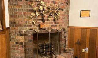 102 E Crockett St, De Kalb, TX 75559