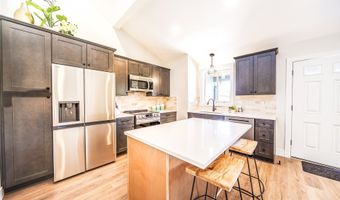 12252 Meadowlawn Dr, Oregon City, OR 97045