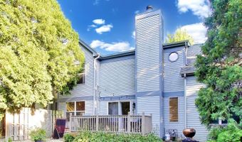 30 Oxford Ct, Algonquin, IL 60102