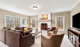 17 Canterbury Ln, Bedford, NH 03110