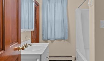 26 Channing St, Newport, RI 02840