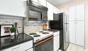 28402 Plantation Dr NE, Atlanta, GA 30324