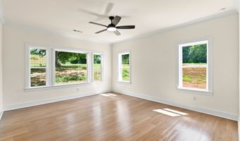 135 Oak Terrace Dr, Baldwin, GA 30511