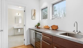 54 Gardiner Dr, Amagansett, NY 11930